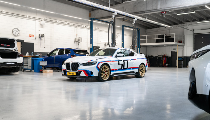  WEDERGEBOORTE VAN EEN LEGENDE.