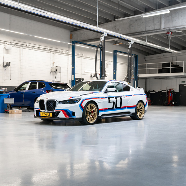  WEDERGEBOORTE VAN EEN LEGENDE.