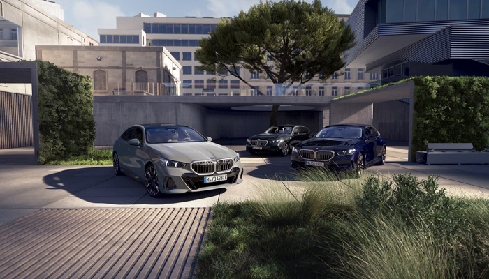 DÉ BUSINESS SEDANS.