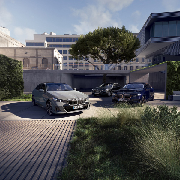 DÉ BUSINESS SEDANS.