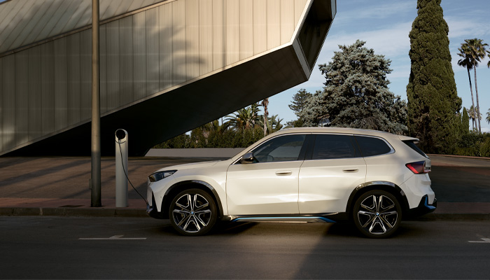 DIT IS DE iX1 eDRIVE20. 