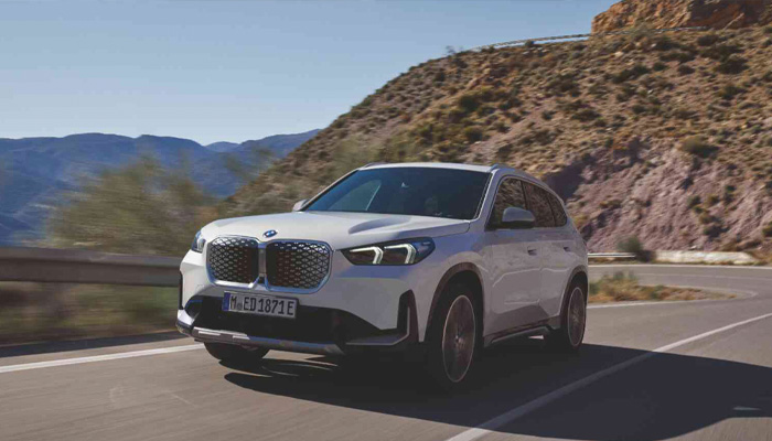 DIT IS DE iX1 eDRIVE20. 