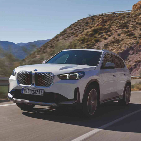 DIT IS DE iX1 eDRIVE20. 