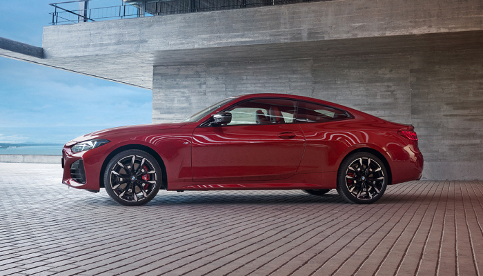 DE NIEUWE 4 SERIE COUPÉ: AANSTEKELIJKE SPORTIVITEIT.