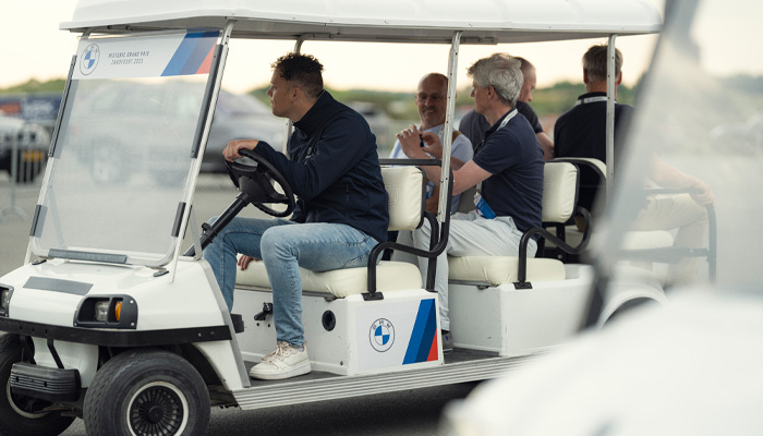 VORSTELIJK ARRANGEMENT.