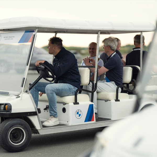 VORSTELIJK ARRANGEMENT.