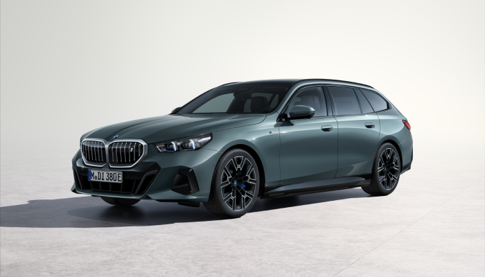 DE NIEUWE i5 TOURING: VOLLEDIG ELEKTRISCH RIJDEN MET VEEL RUIMTE.