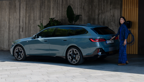 ZORGELOOS OPLADEN VAN DE NIEUWE i5 TOURING.